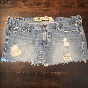 Hollister Medium Wash, Cutoff Denim Skirt in Size 5